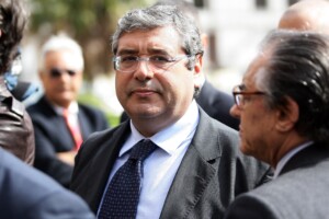 sicile cuffaro demissionne de son poste de secretaire national de la democratie chretienne