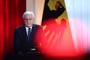 allemagne steinmeier met en garde contre les risques pour la democratie reaction virulente de lafd