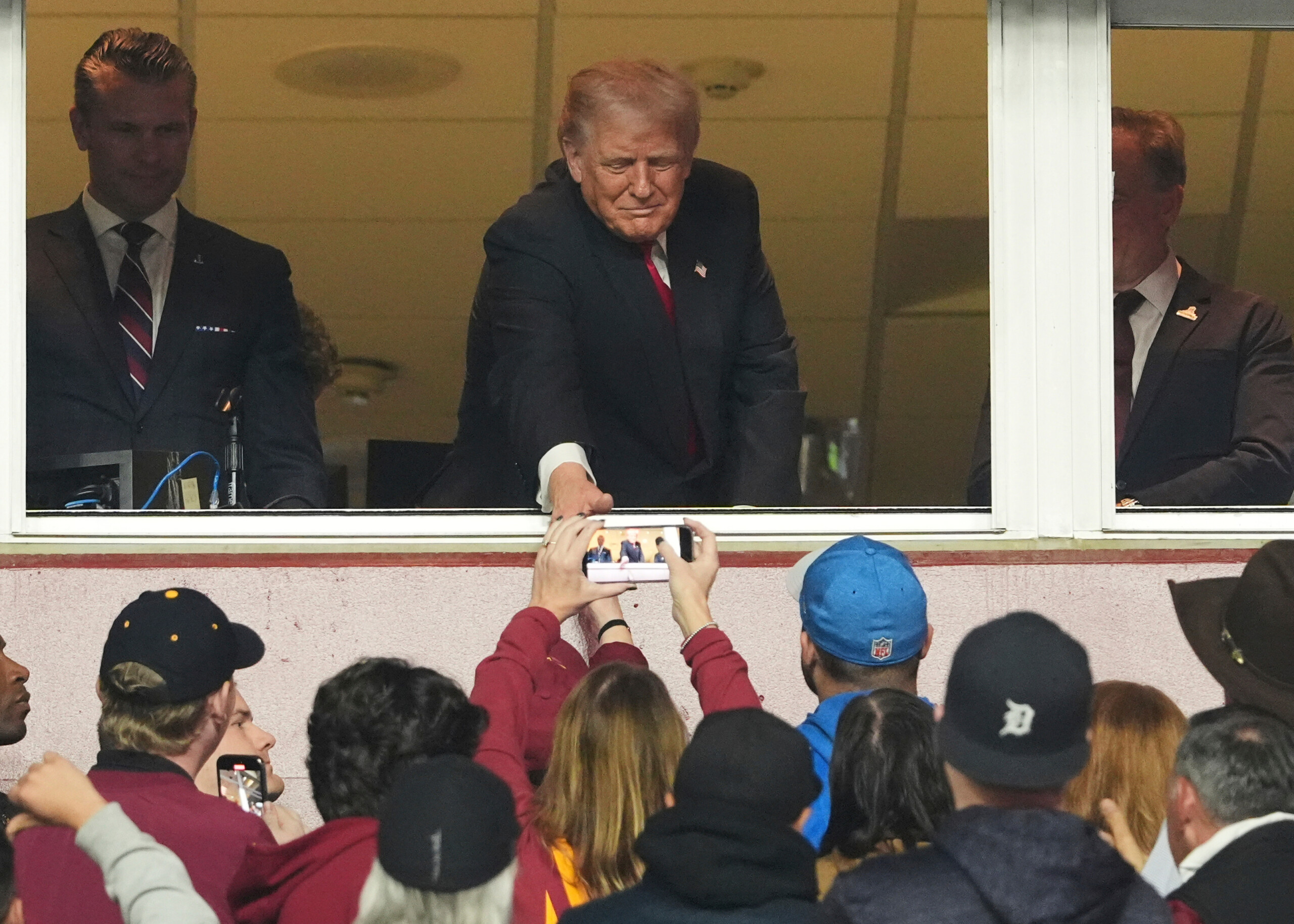 football trump assiste a un match de la nfl premier president a le faire depuis jimmy carter scaled