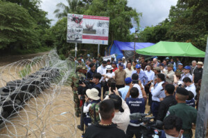 la thailande suspend laccord de paix avec le cambodge