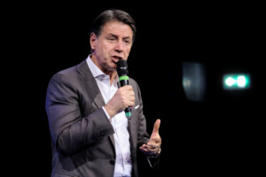 manoeuvre conte nous defions la droite sur les impots et le gouvernement