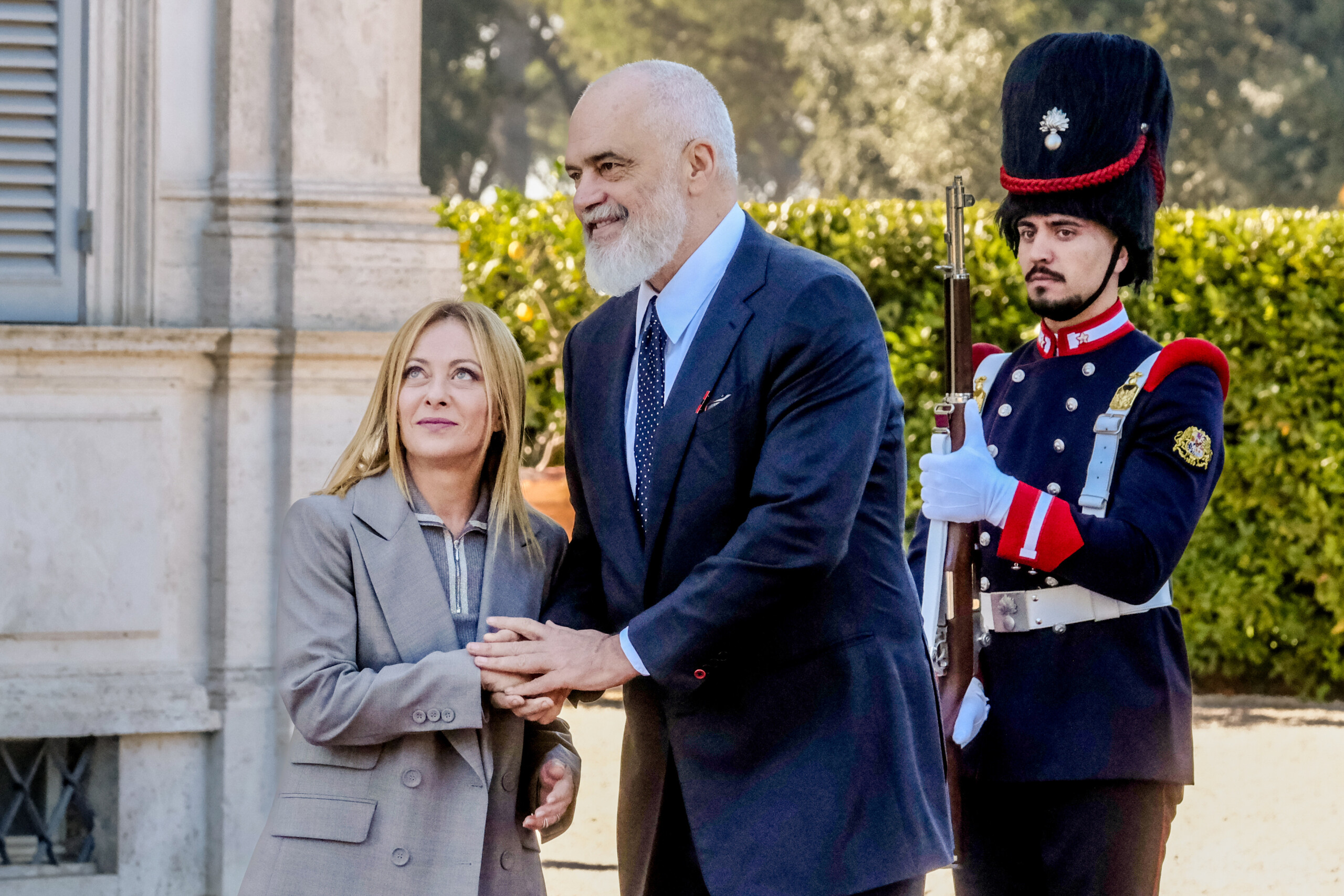Italie-Albanie, Meloni reçoit Rama à la Villa Pamphilj : premier sommet intergouvernemental 1 italie albanie meloni recoit rama a la villa pamphilj premier sommet intergouvernemental scaled