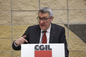 manoeuvre landini greve parce quil ne se preoccupe que du deficit de 3 et des elections