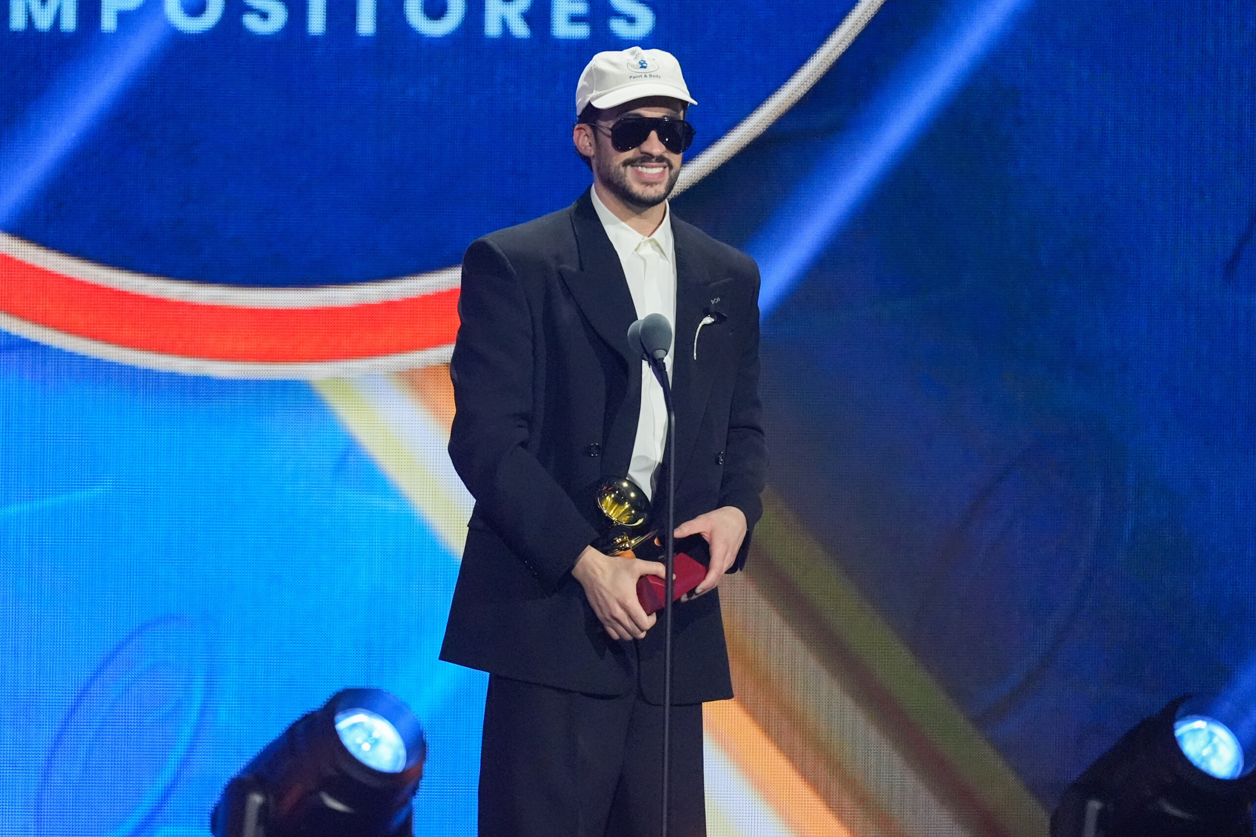 musique bad bunny triomphe aux latin grammy awards il remporte le prix de lalbum de lannee scaled