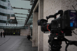 royaume uni la bbc presente ses excuses a trump mais il ny a pas eu de diffamation