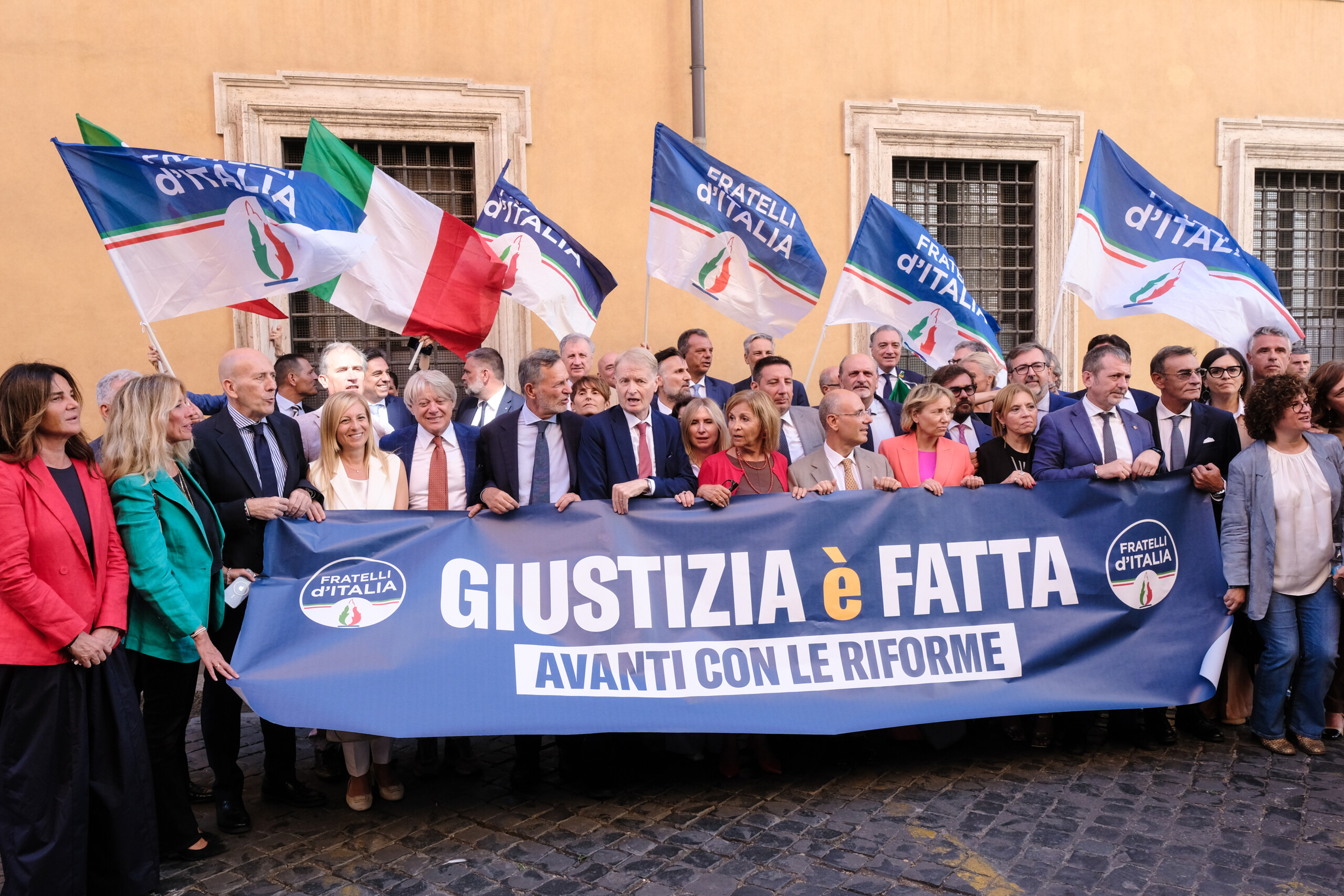 Manœuvre, FdI retire l'amendement sur l'adhésion aux grèves 1 manoeuvre fdi retire lamendement sur ladhesion aux greves scaled