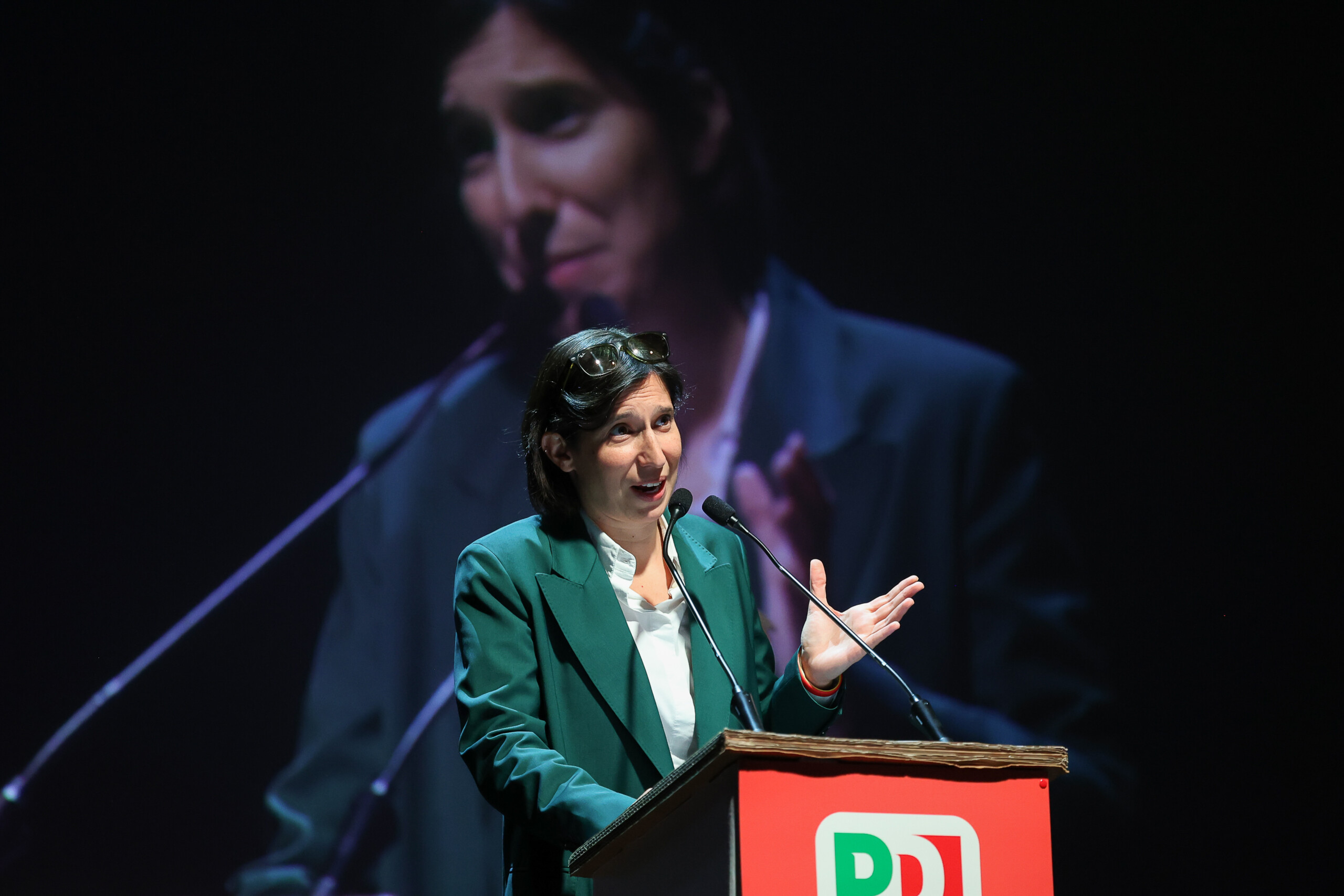 Manœuvre, Schlein : « L'amnistie fiscale est un coup de pied dans les tibias de ceux qui respectent les règles » 1 manoeuvre schlein lamnistie fiscale est un coup de pied dans les tibias de ceux qui respectent les regles scaled