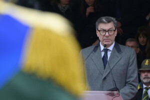 manoeuvre giorgetti contribuer aux depenses de letat nest pas un fardeau mais un acte de citoyennete