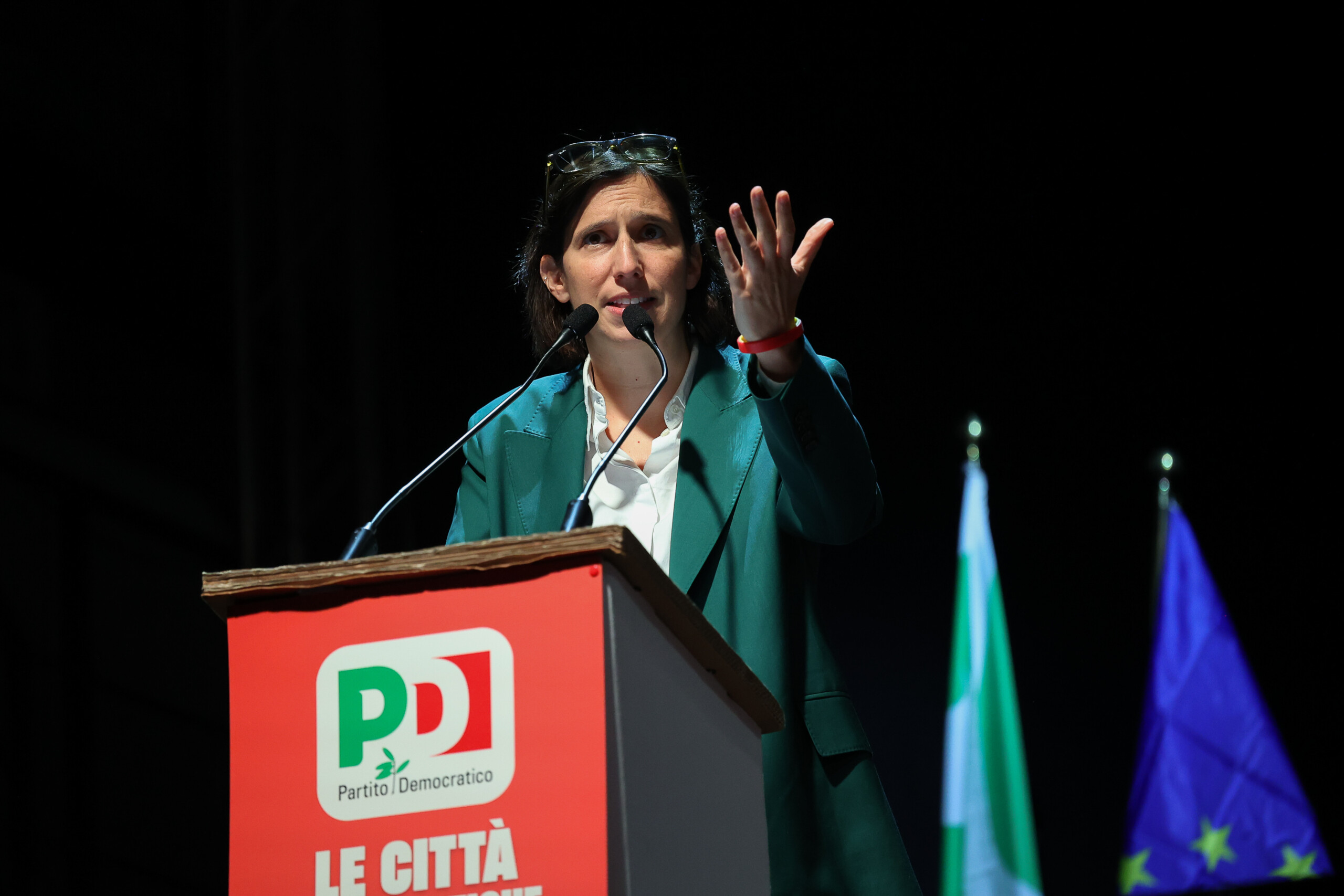 gouvernement schlein mattarella dirige le pays ceux qui lattaquent nous trouveront en face deux scaled