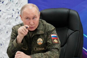 poutine les dirigeants de kiev sont confortablement installes et ne se soucient guere de leurs soldats