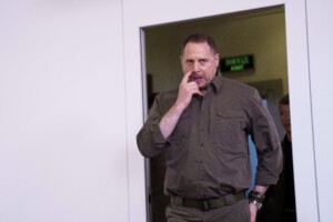 ukraine zelensky nomme yermak a la tete des negociations avec les etats unis et la russie