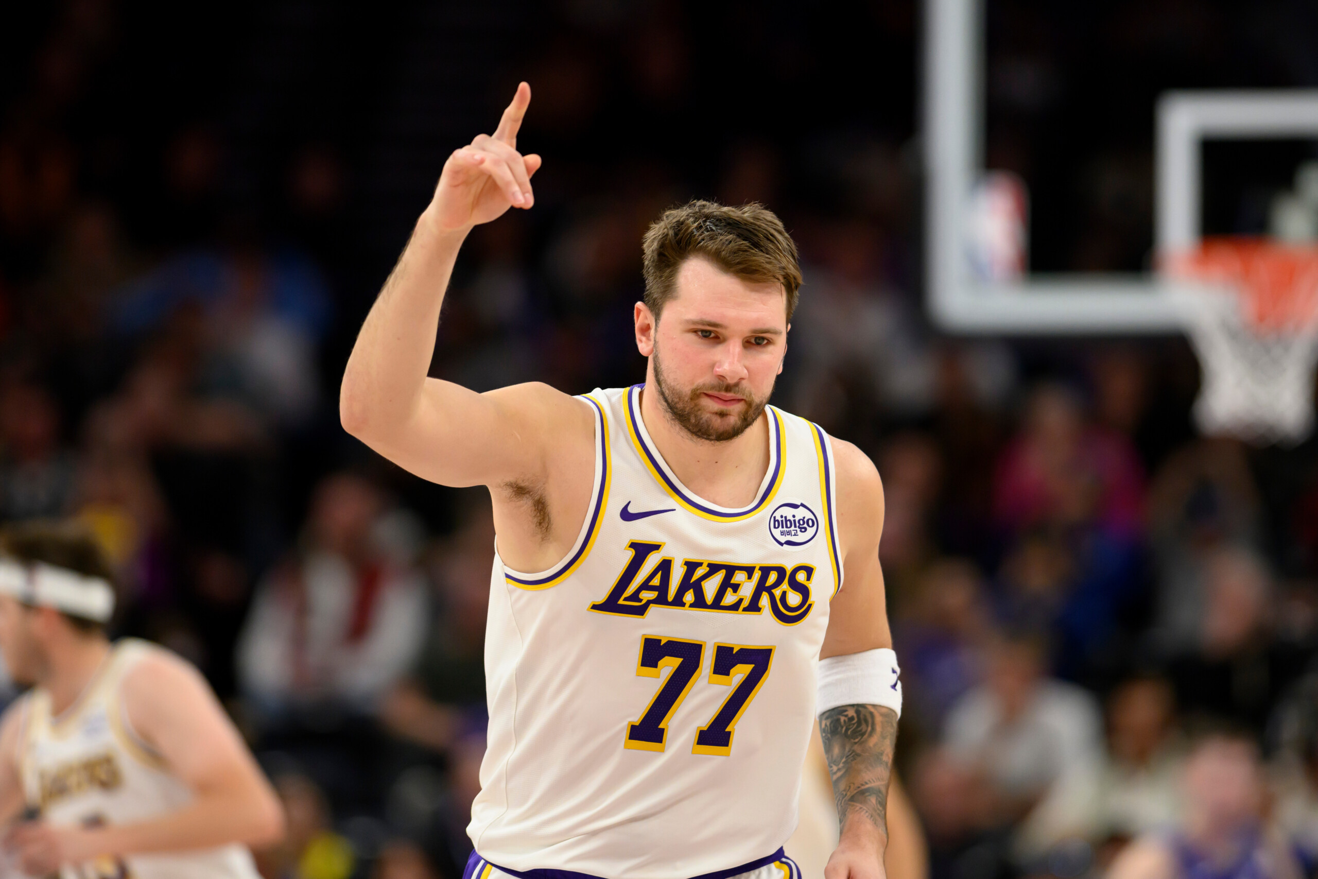 nba doncic propulse les lakers contre les jazz miami simpose mais fontecchio ne brille pas scaled