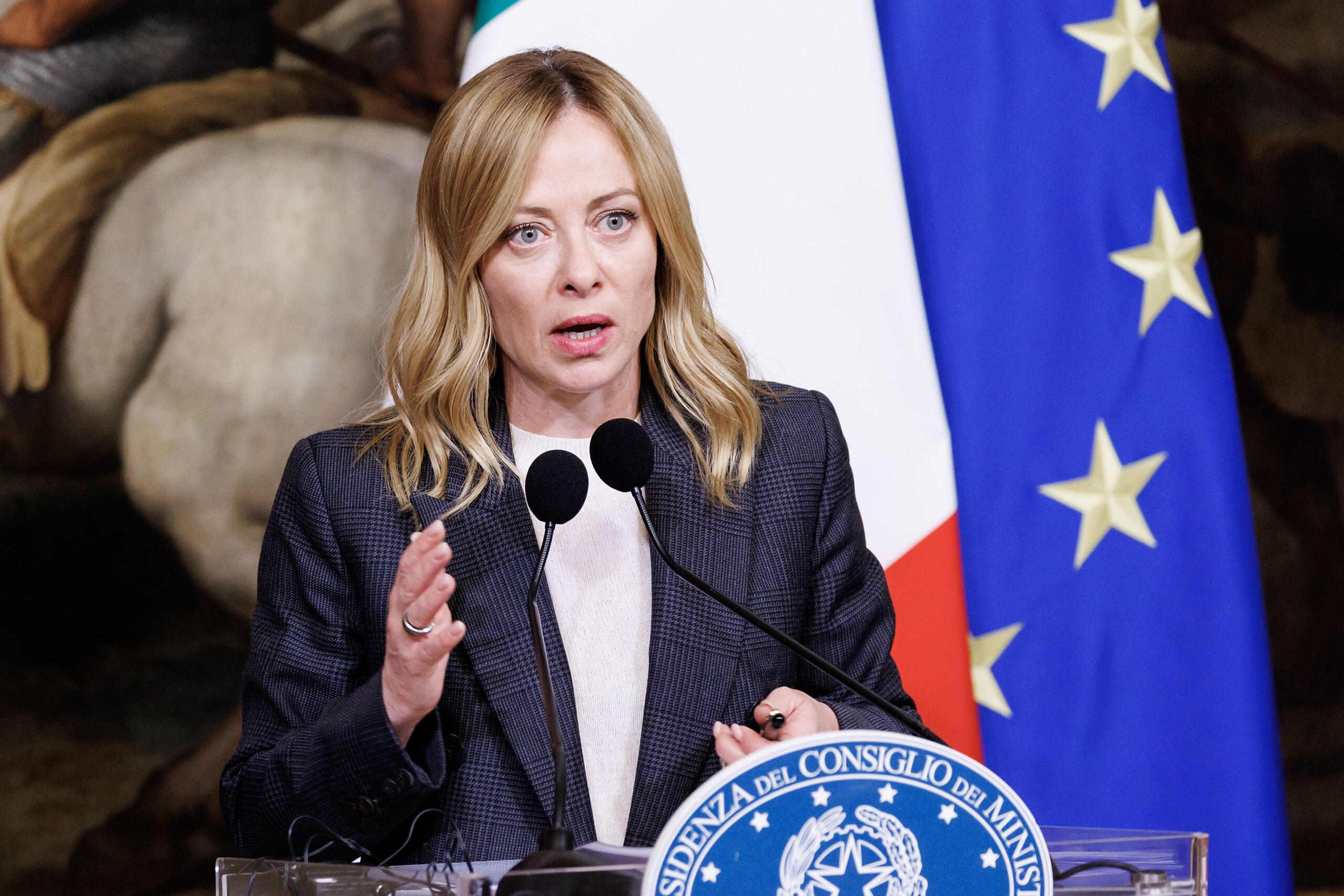 25 novembre meloni la famille est le lieu principal de leducation des enfants lecole est une alliee scaled