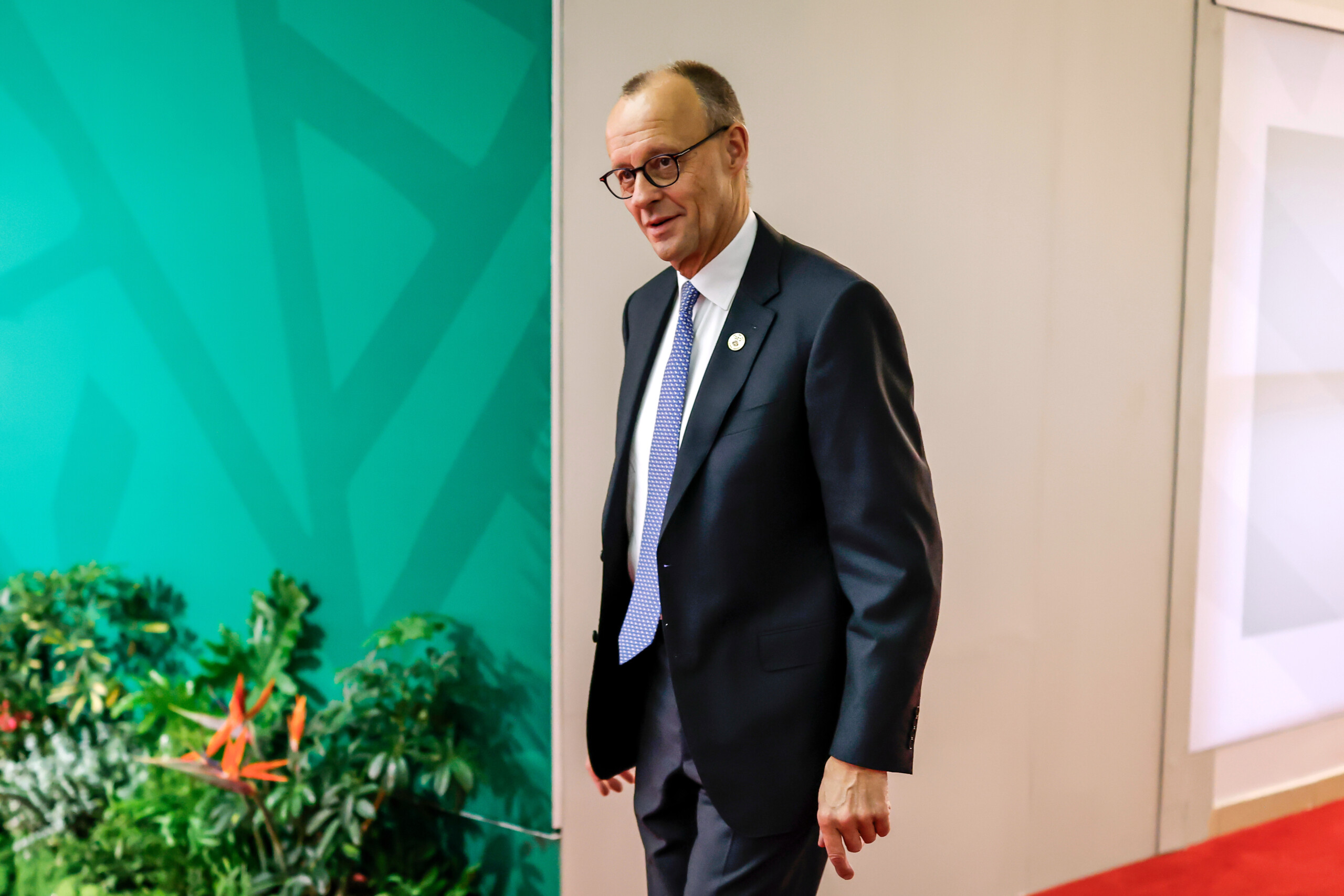 ukraine merz les projets affectant la souverainete europeenne doivent etre approuves par lue scaled