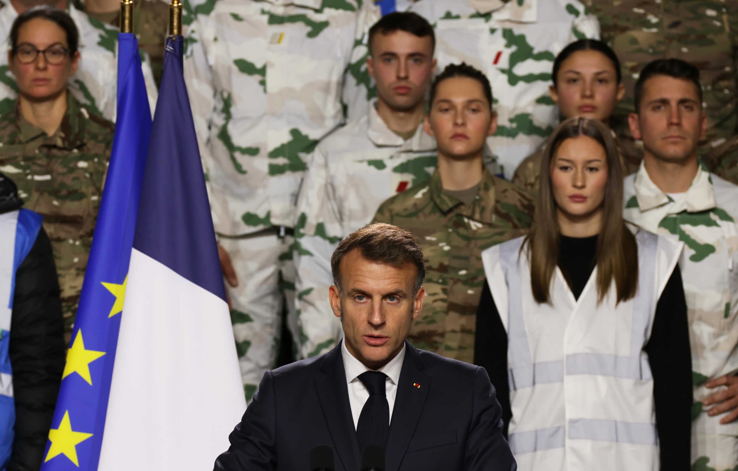 France, Macron : « Objectif : recruter 10 000 jeunes d'ici 2030 » 1 france macron objectif recruter 10 000 jeunes dici 2030 scaled