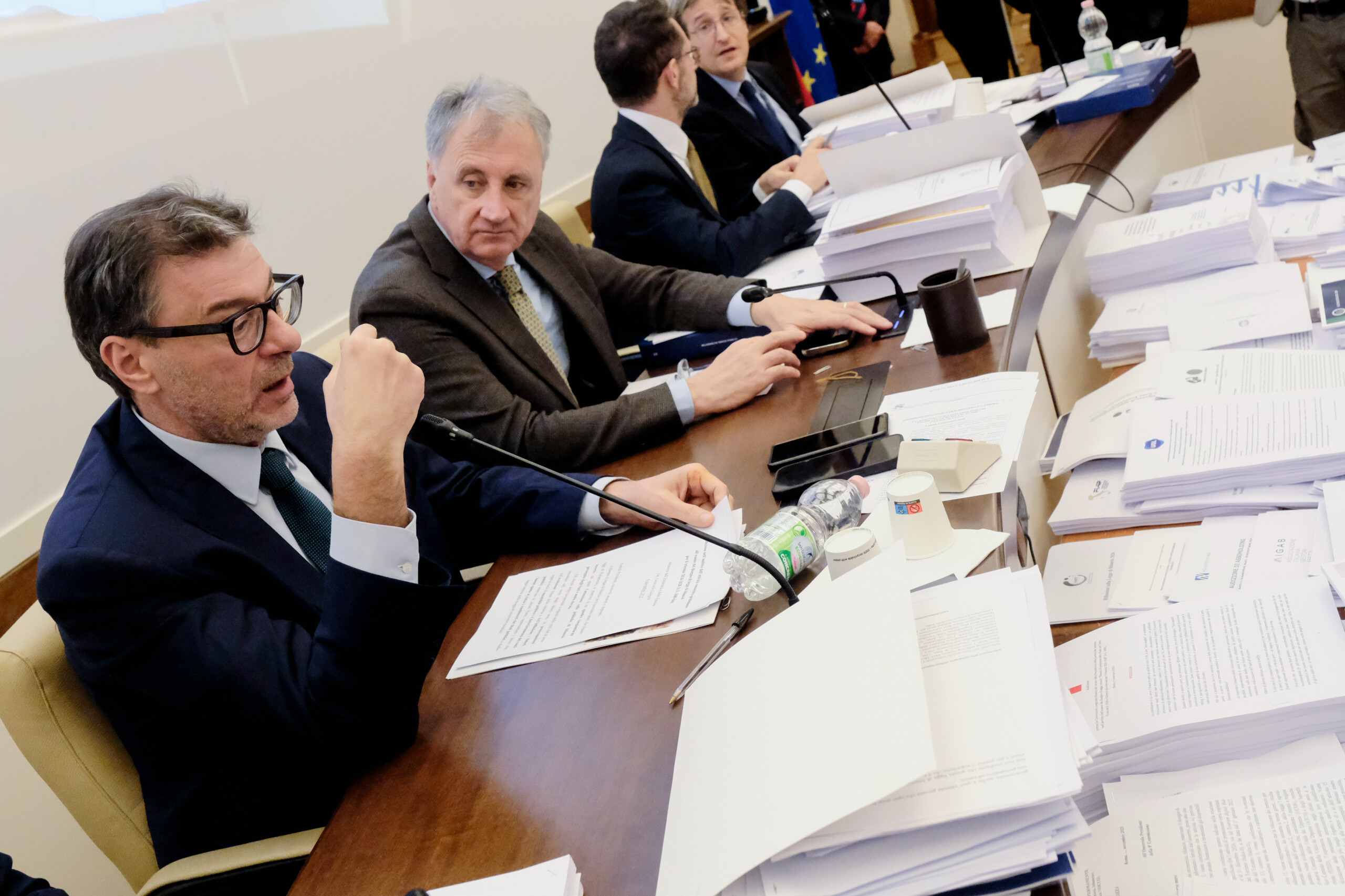 manoeuvre reunion entre le gouvernement les banques les assurances et les entreprises a chigi scaled