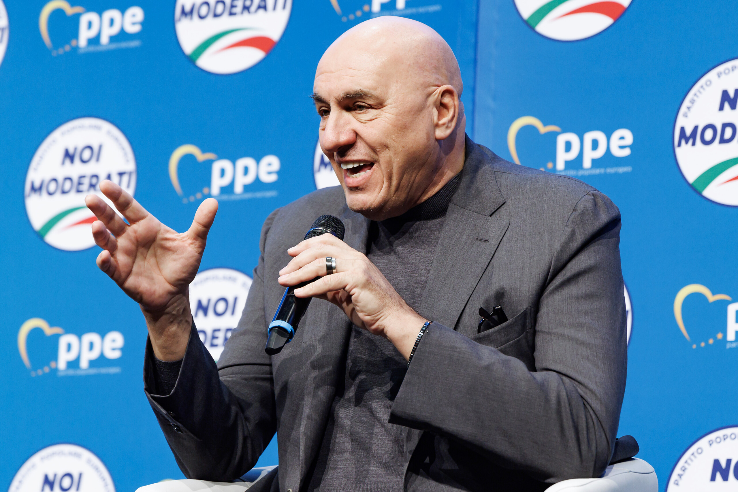 defense crosetto forces armees professionnelles et non basees sur le service militaire obligatoire scaled