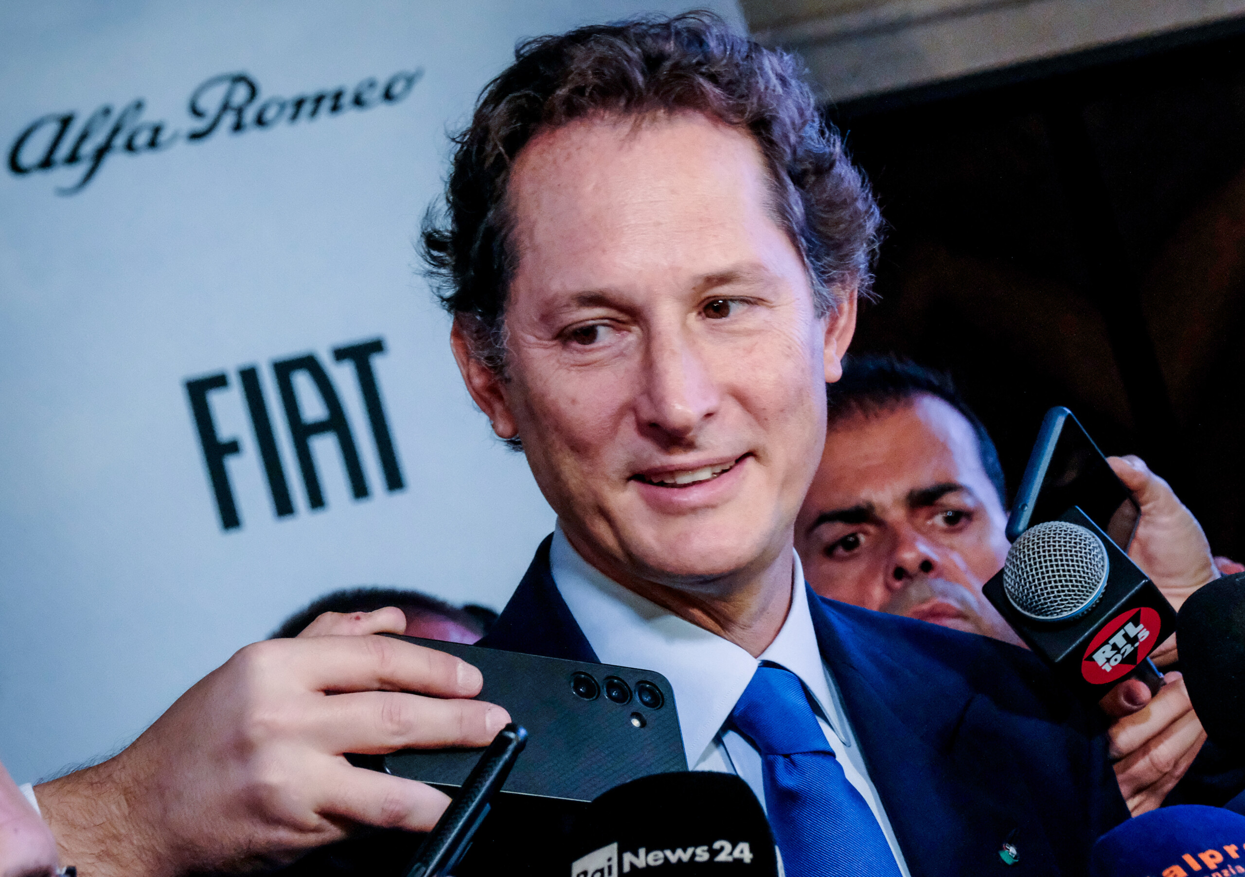 Elkann : « Nous rejetons toute violence, l’attaque contre La Stampa a été vile » 1 elkann nous rejetons toute violence lattaque contre la stampa a ete vile scaled