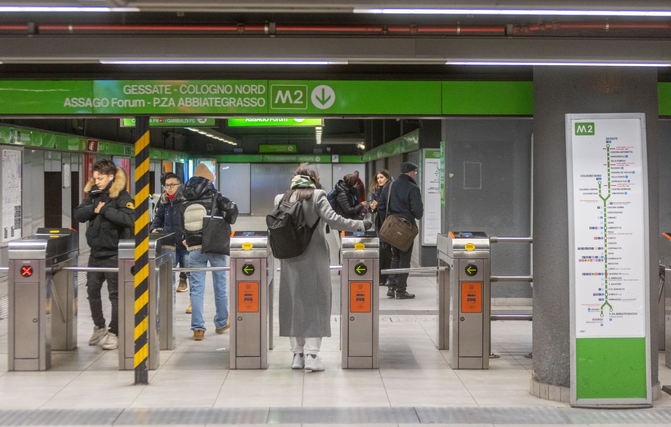 milan greve des transports publics metros ouverts et bus en service scaled