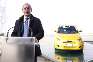 urso lue va diviser par deux les quotas et doubler les droits de douane sur les produits siderurgiques chinois