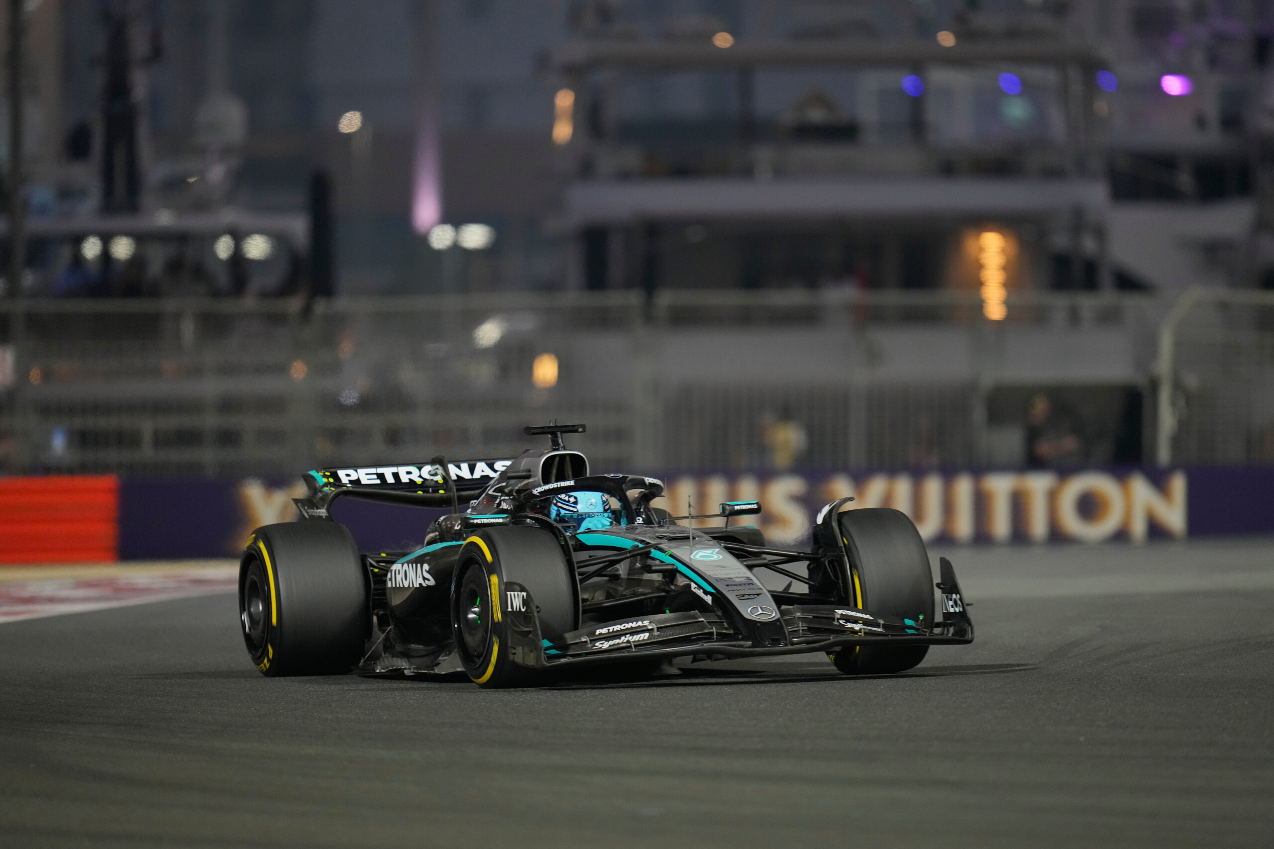 f1 a abu dhabi russell est le plus rapide lors des troisiemes essais libres devant norris et verstappen scaled