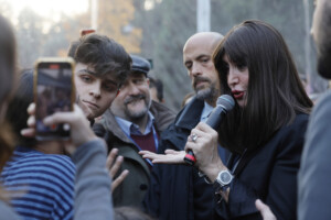 universite la ministre bernini contestee a atreju par les etudiants de ludu
