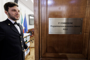 manoeuvre la commission du budget prevue ce soir est annulee