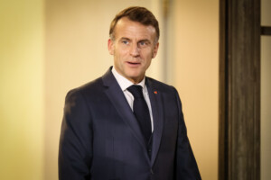 ukraine macron les etats unis leurope et kiev pour la paix la russie continue la guerre