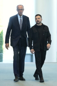 ukraine medias merz et zelensky rencontrent des negociateurs americains a berlin