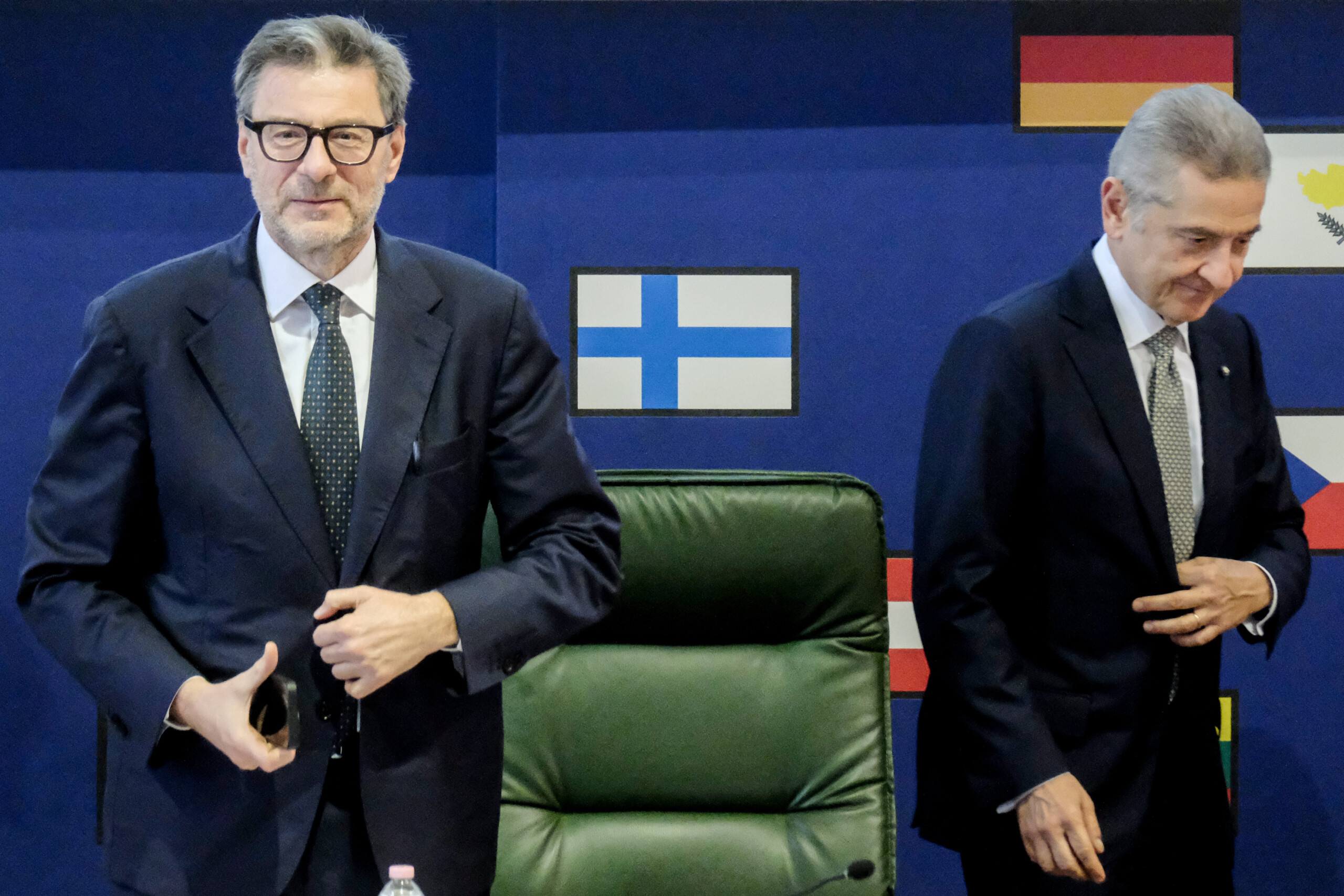 Budget, Giorgetti : « Avec la reformulation sur l’or, nous sommes en règle avec la BCE » 1 budget giorgetti avec la reformulation sur lor nous sommes en regle avec la bce scaled