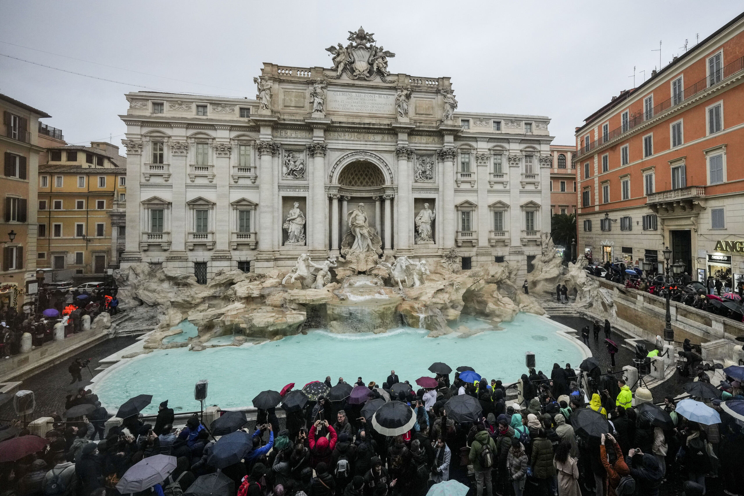Rome : à partir du 7 janvier, la fontaine de Trevi sera payante pour les touristes 1 rome a partir du 7 janvier la fontaine de trevi sera payante pour les touristes scaled
