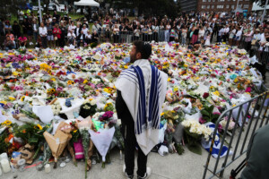 australie des centaines de personnes assistent aux funerailles des victimes de lattaque de sydney