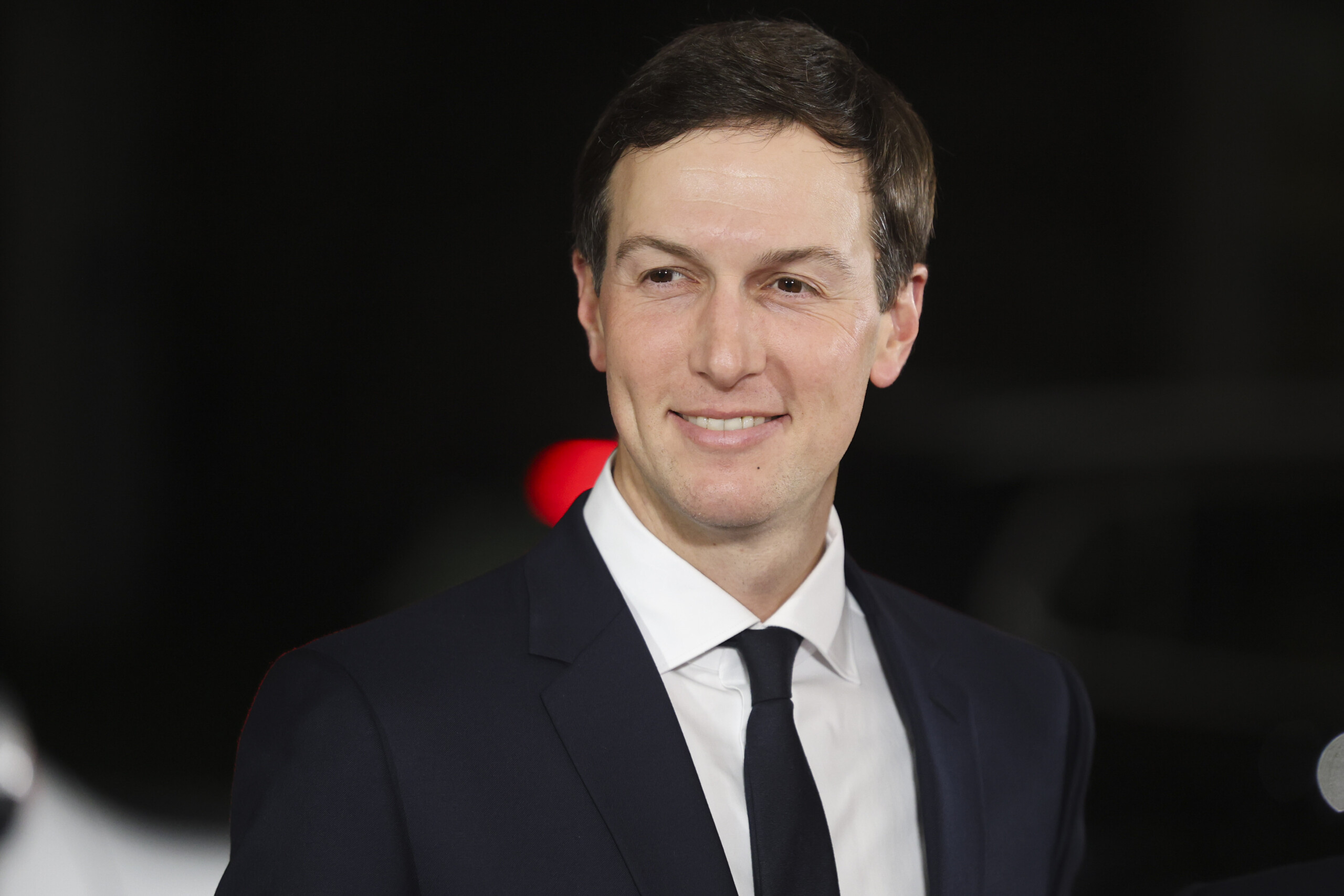 la societe kushner ne soutiendra plus loffre de paramount pour warner bros scaled