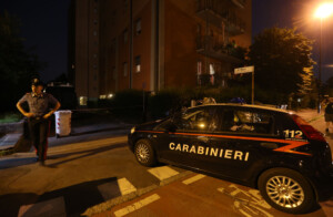 milan un homme poignarde dans la nuit dans la rue son etat est grave