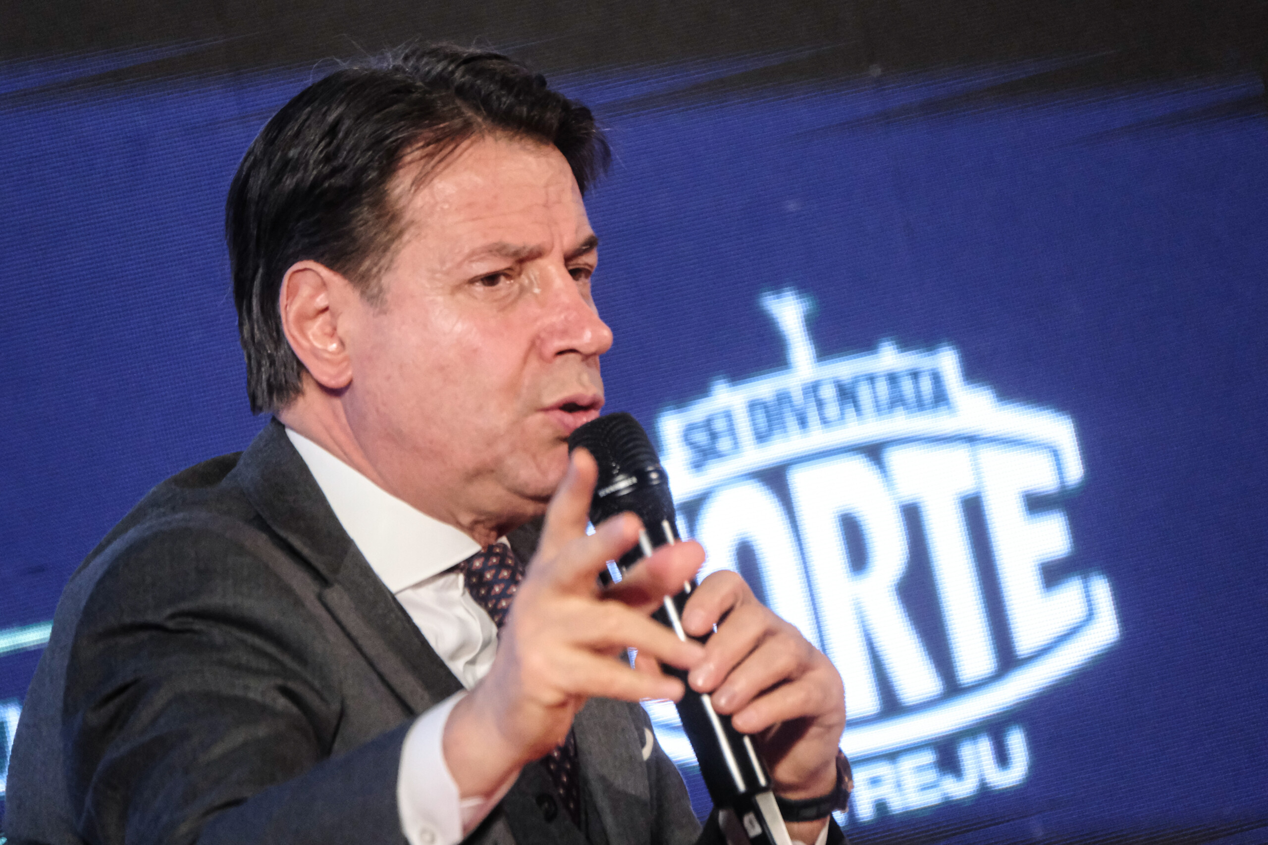 Sicile, Conte à Meloni : « La corruption vous dégoûte ? Dissolvez le conseil régional. » 1 sicile conte a meloni la corruption vous degoute dissolvez le conseil regional scaled