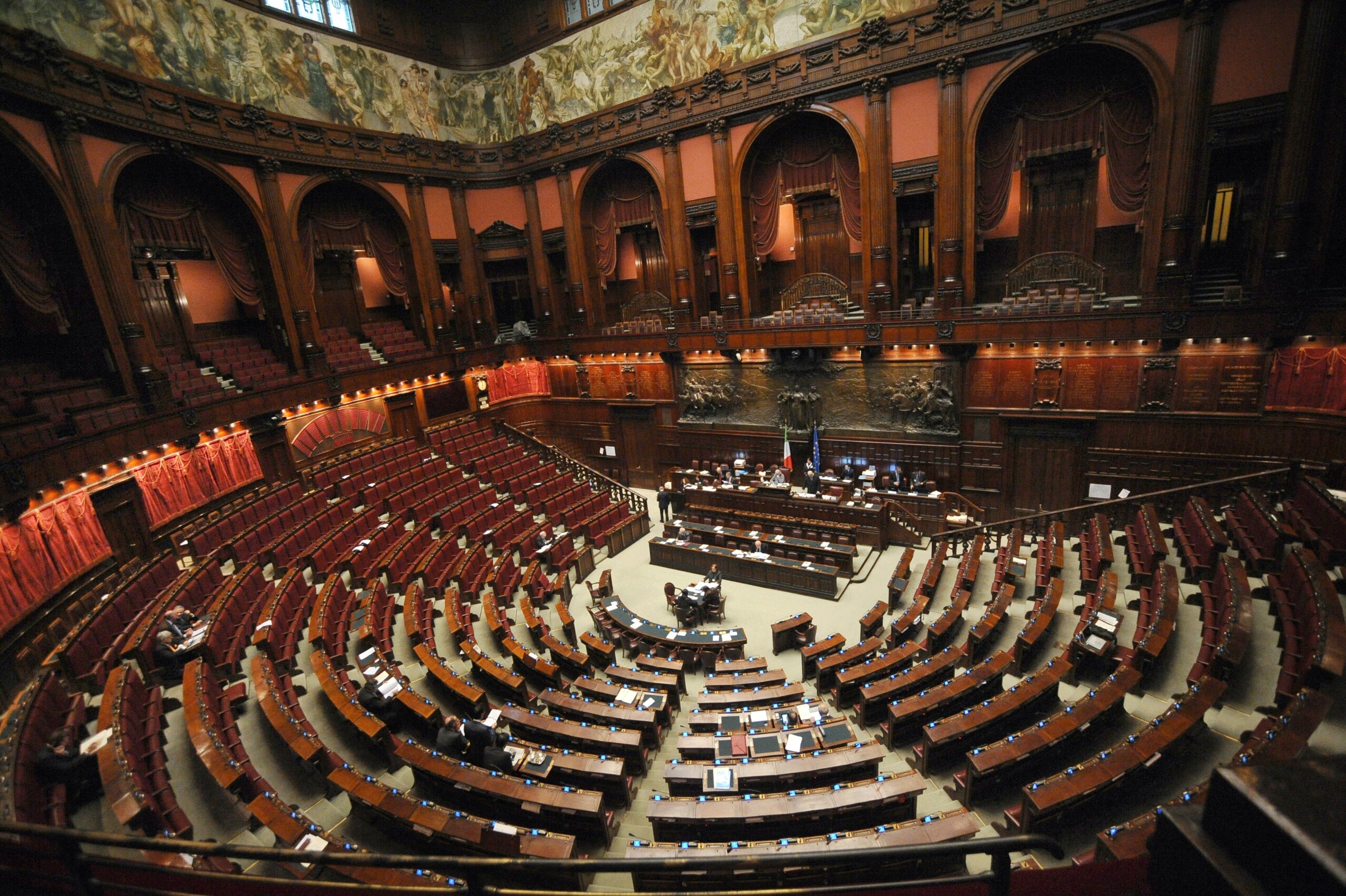 Décret-loi sur la sécurité au travail : la Chambre l'approuve par 143 voix pour, il est désormais en vigueur 1 decret loi sur la securite au travail la chambre lapprouve par 143 voix pour il est desormais en vigueur scaled