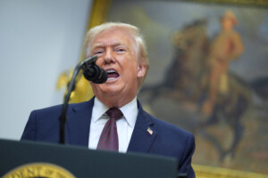 trump annonce de nouveaux accords avec des entreprises pour reduire le prix des medicaments