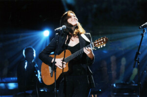 france carla bruni aujourdhui je termine cinq ans de traitement contre le cancer du sein