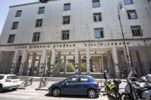 rome deuxieme liste de viols au lycee giulio cesare 5 points de conduite et annulation des voyages scolaires