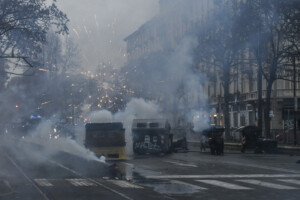 turin 9 policiers blesses apres des affrontements