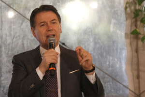 manoeuvre conte miserable et injuste triste theatre de gouvernement