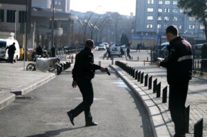 turquie les services de renseignement arretent un membre de lei il preparait des attaques en europe