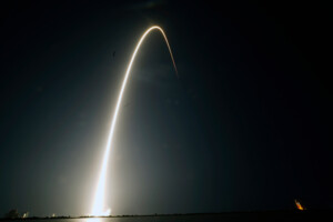 wsj lexplosion dune fusee space x a mis en danger 450 passagers en vol