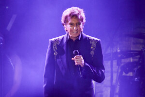 le chanteur barry manilow annonce quil est atteint dun cancer du poumon