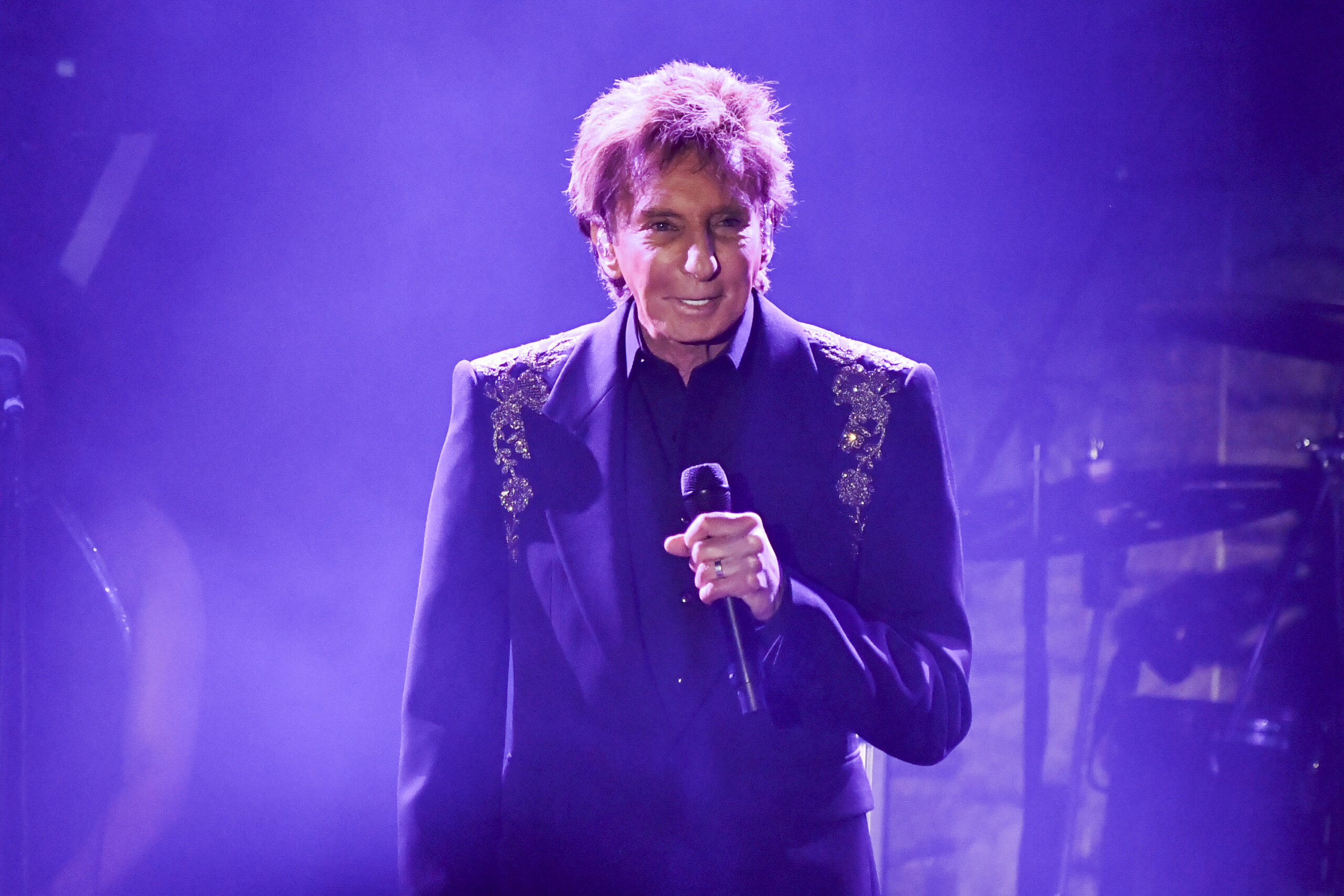 le chanteur barry manilow annonce quil est atteint dun cancer du poumon scaled
