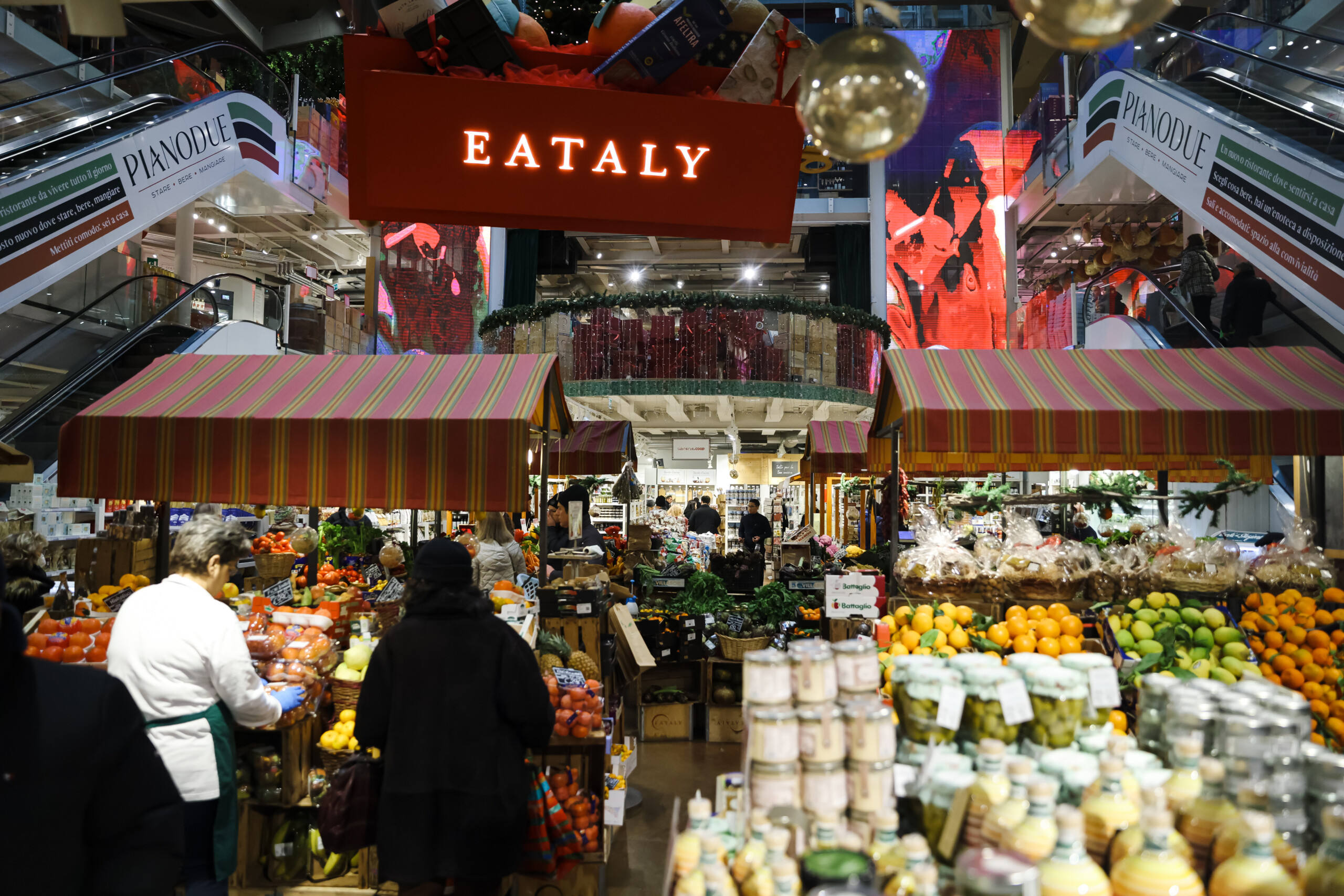 Noël : Confesercenti, 3,3 milliards dépensés entre la veille et le déjeuner de Noël 1 noel confesercenti 33 milliards depenses entre la veille et le dejeuner de noel scaled