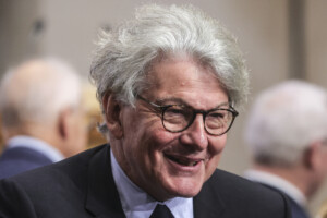 etats unis sanctions contre les regulateurs de lue lancien commissaire breton est concerne