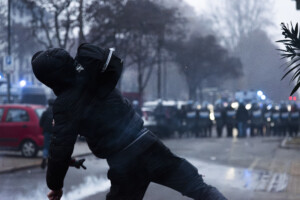turin 30 personnes identifiees par la police pour des affrontements lors de la manifestation askatasuna mil