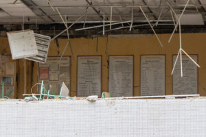 ukraine bombe russe sur une route tres frequentee a kharkiv 2 morts et 6 blesses