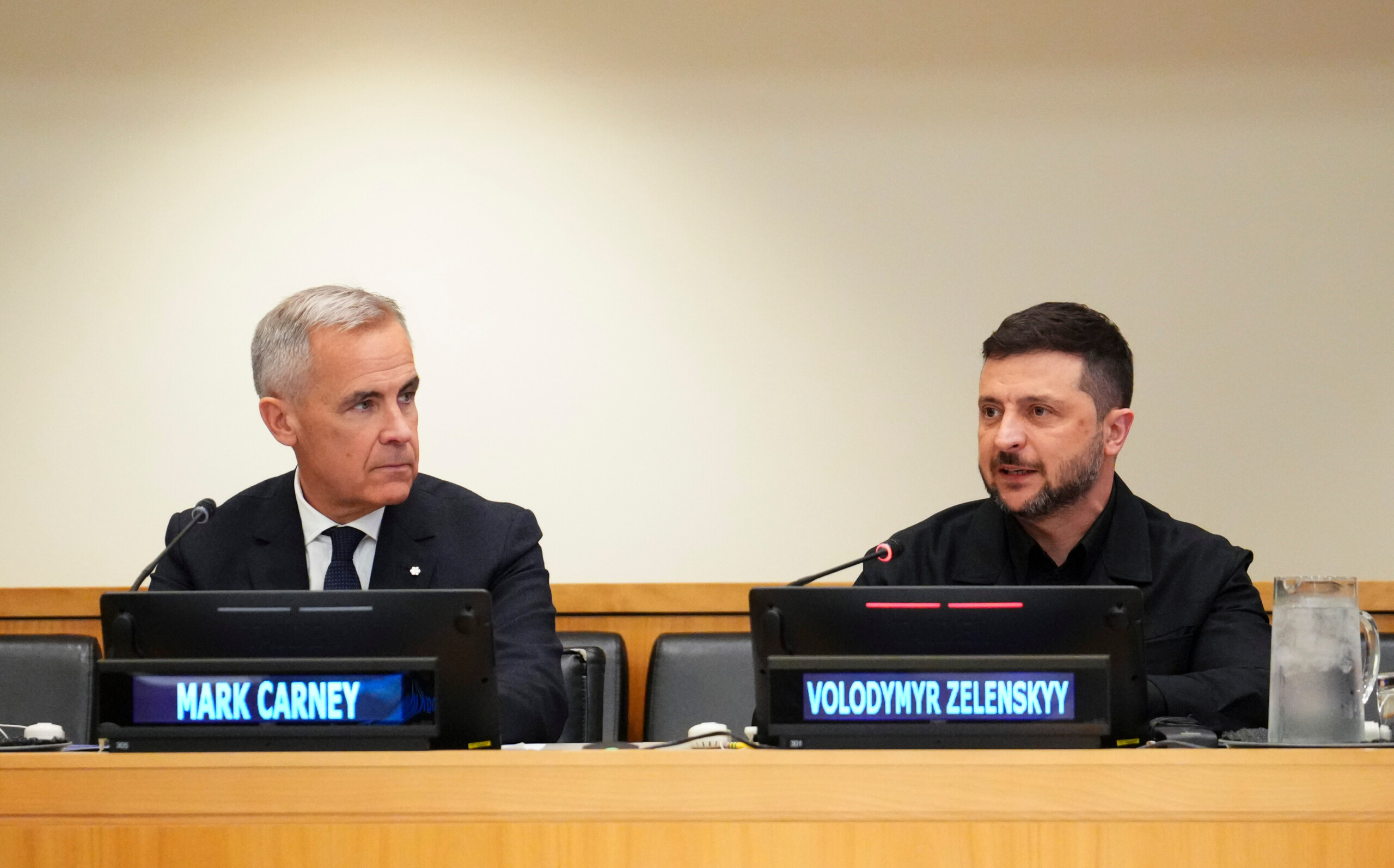 Ukraine : Zelensky est arrivé au Canada, où il a été accueilli par le premier ministre Carney 1 ukraine zelensky est arrive au canada ou il a ete accueilli par le premier ministre carney scaled